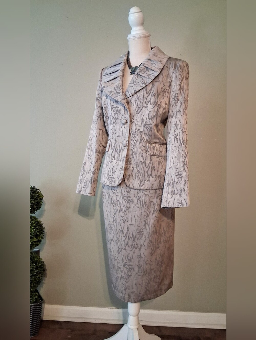 Danillo Ladies Suit - Subtle Animal Print, Covered Buttons, Like New!